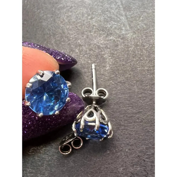 Blue lab spinel sterling silver stud earrings - Picture 3 of 11